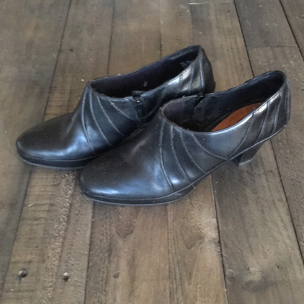 🚫🚫SOLD🚫🚫Clarks Artisan pumps